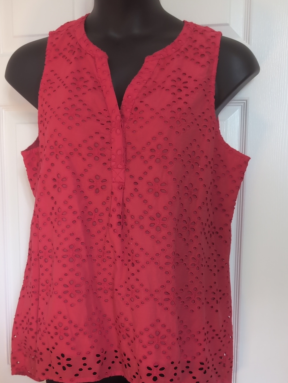 crown & ivy Red Eyelet Sleeveless Peplum-Style Camisole
